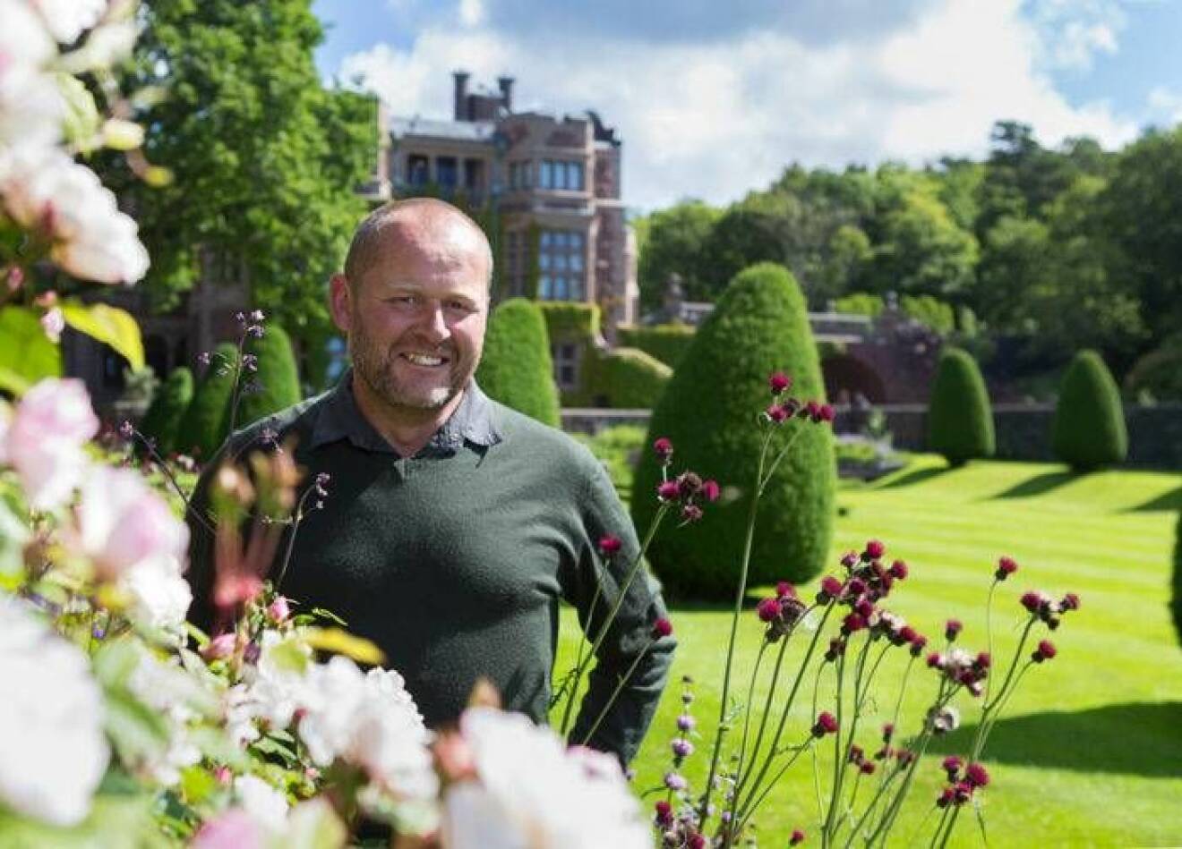 John Taylor är ny slottsträdgårdsmästare på Tjolöholms Slott i Halland.