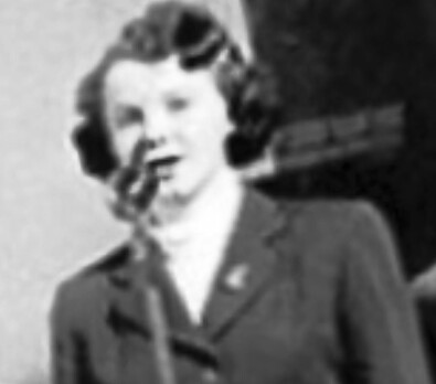 Mamma Ann-Evy Jonsson sjunger med Yngve Forsells orkester. Mamma Ann-Evy Jonsson sjunger.