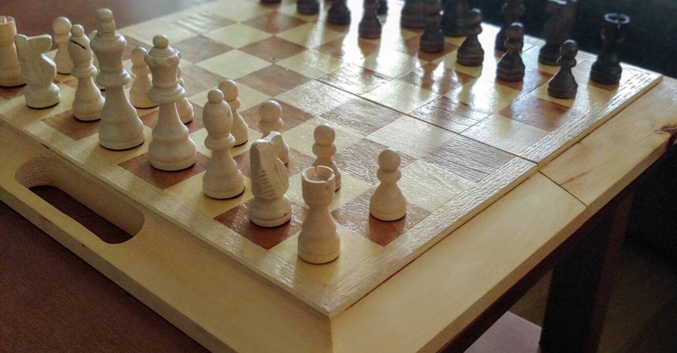 En bild på ett schackbräde.