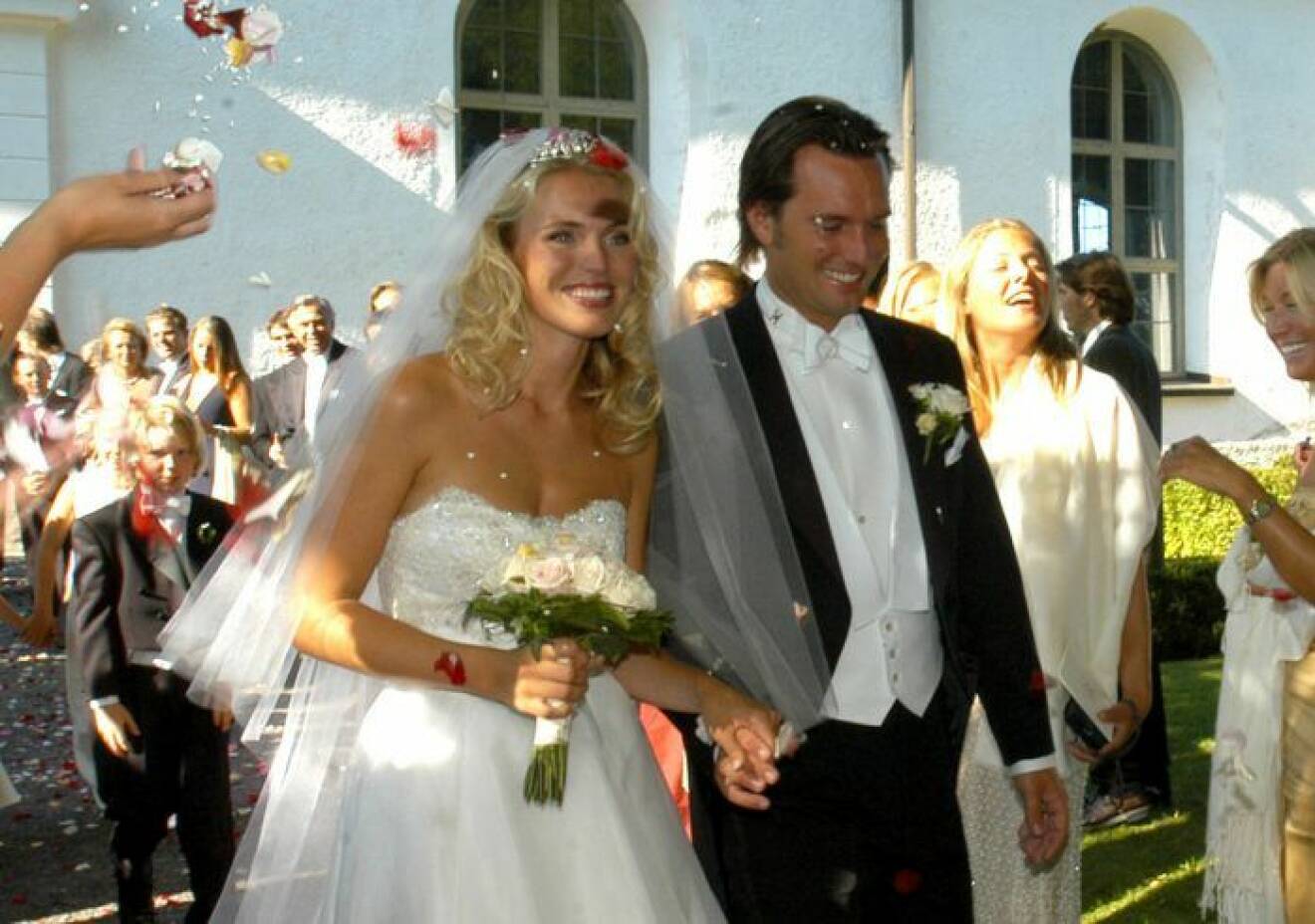 Andrea och Niclas gifte sig vid släkten Brodins herrgård utanför Linköping 2003.