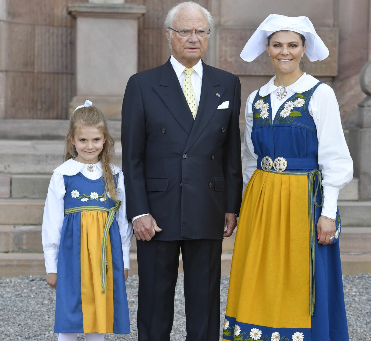 Foto: Karin Törnblom/TT Prinsessan Estelle, kungen och kronprinsessan Victoria på nationaldagen