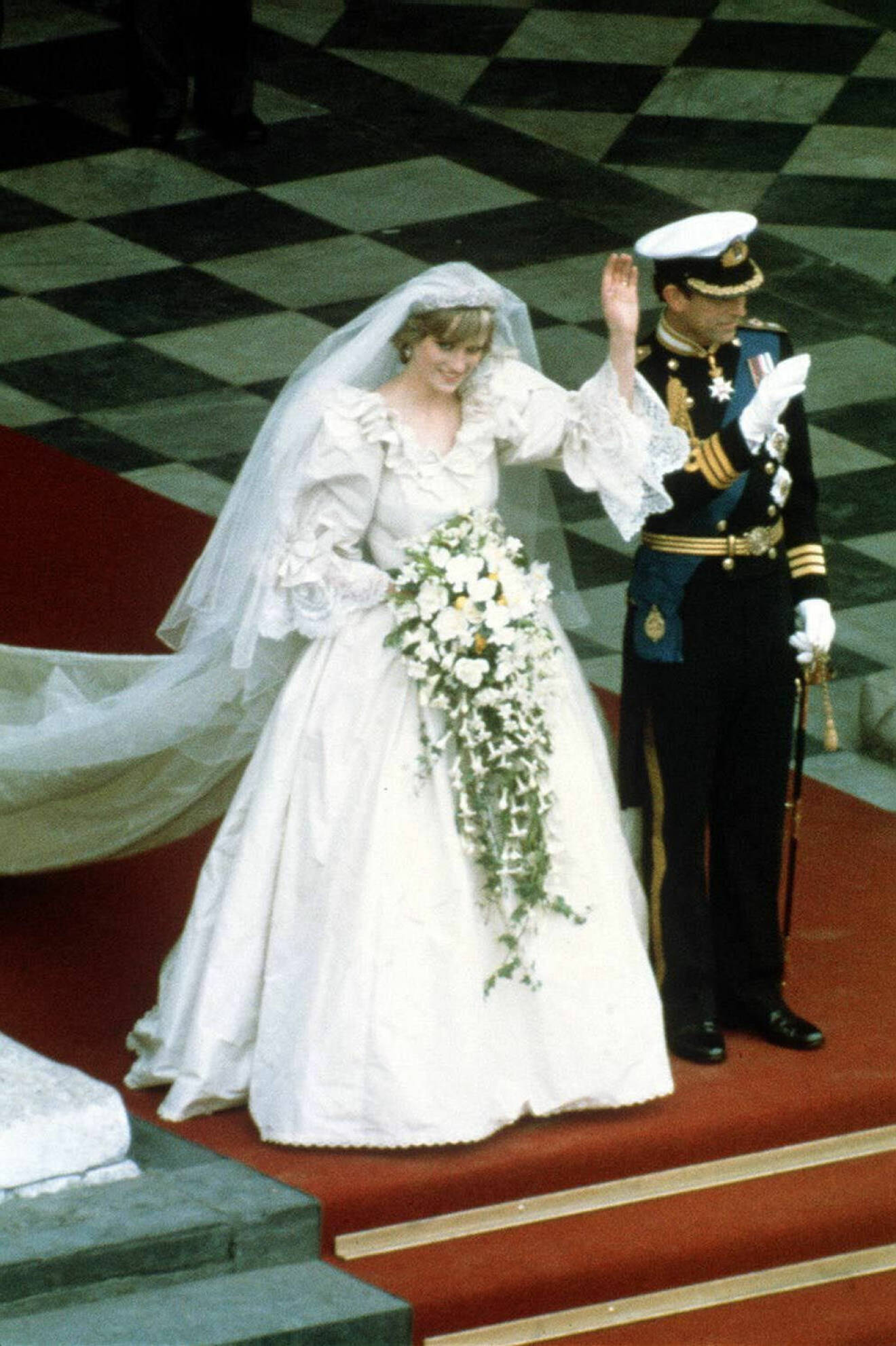 Prinsessan Dianas minnesvärda brudklänning.