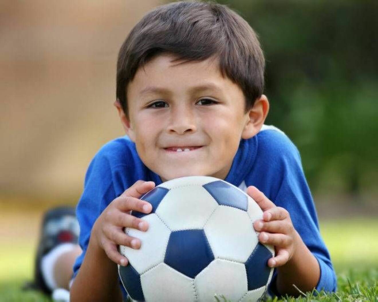 Pojke med fotboll