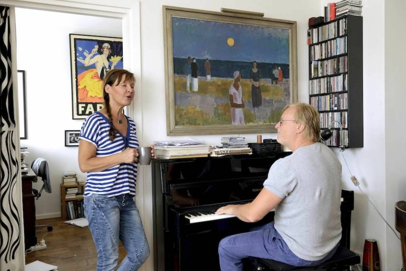 Anna-Lena Brundin sjunger och Jan Sigurd spelar piano.