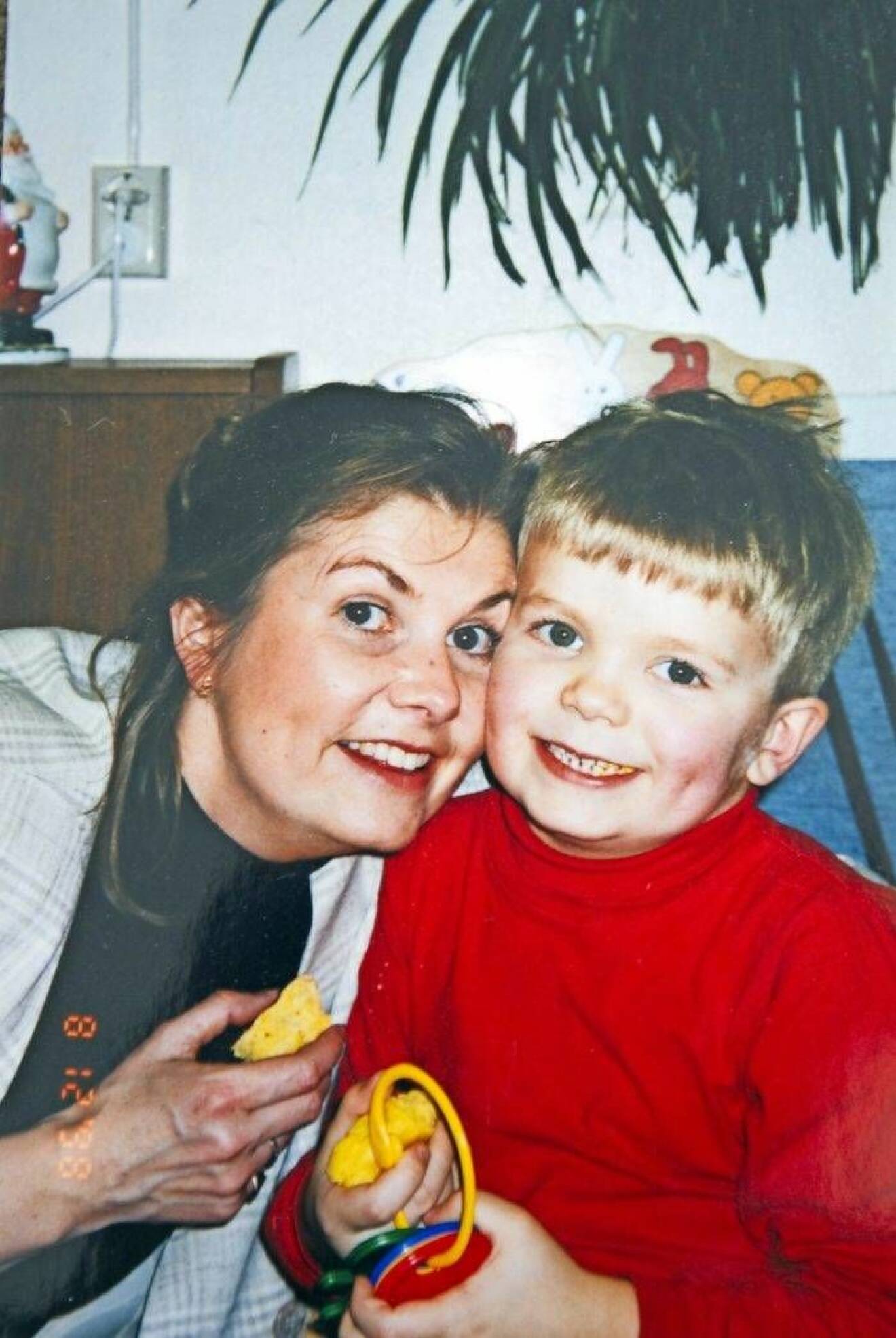 Jakob och mamma Bitte på bild från barndomen.
