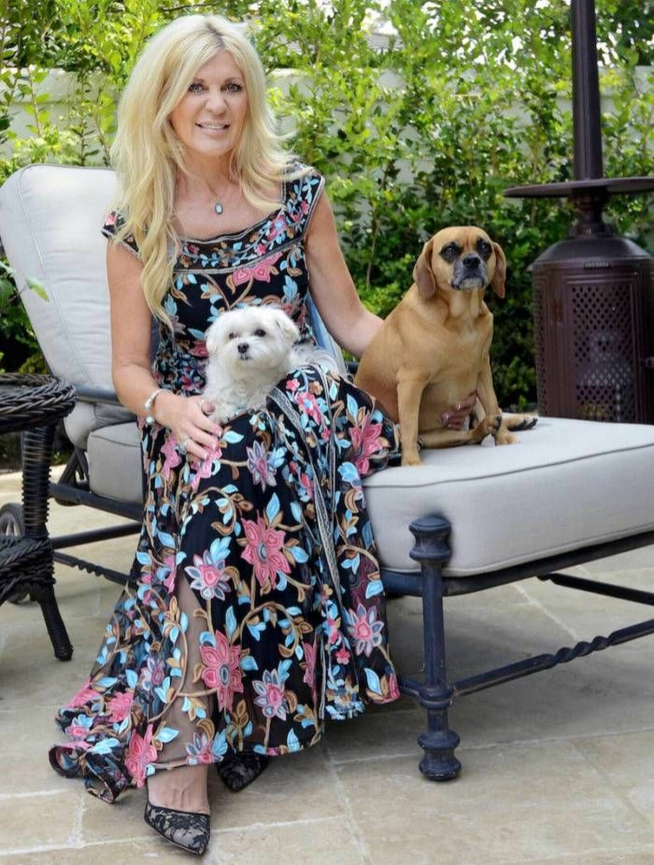 Maria Montazami med hundarna Molly och Copper.