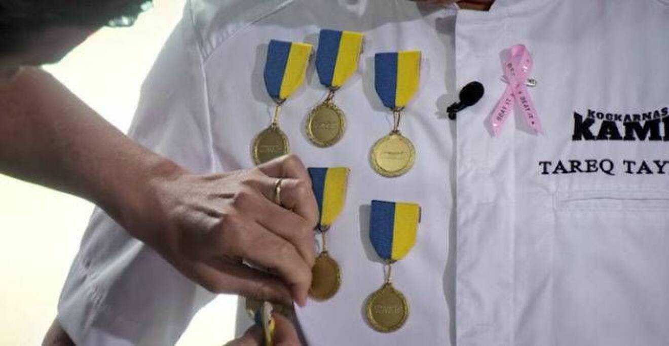 Tareq Taylor får sin sjunde medalj i "Kockarnas kamp". 