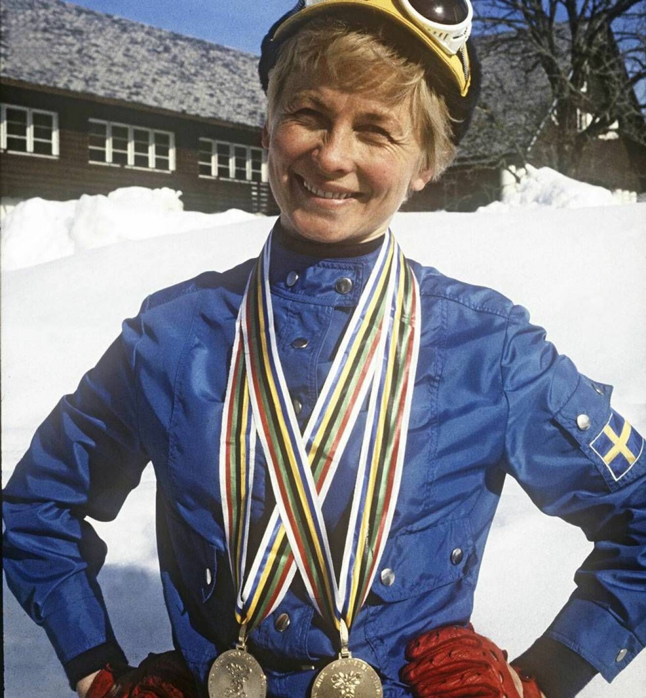 Vinterspelen i franska Grenoble där Sverige slutade på en 7:e plats med åtta medaljer. Olympiadens stora stjärna var längdskidåkerskan Toini Gustafsson som tog två individuella guld och ett silver i lagstafett.