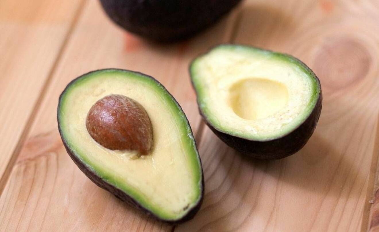 Fett från avokado, olivolja och smör är bra att äta för att motverka candida.