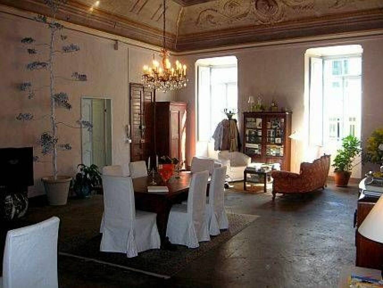 Casa Albertieri - rummen och matsalen är inbjudande hemtrevliga.