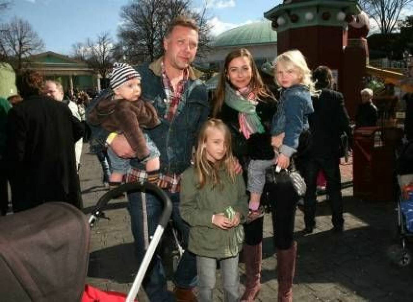 Sanna Lundell med familjen.
