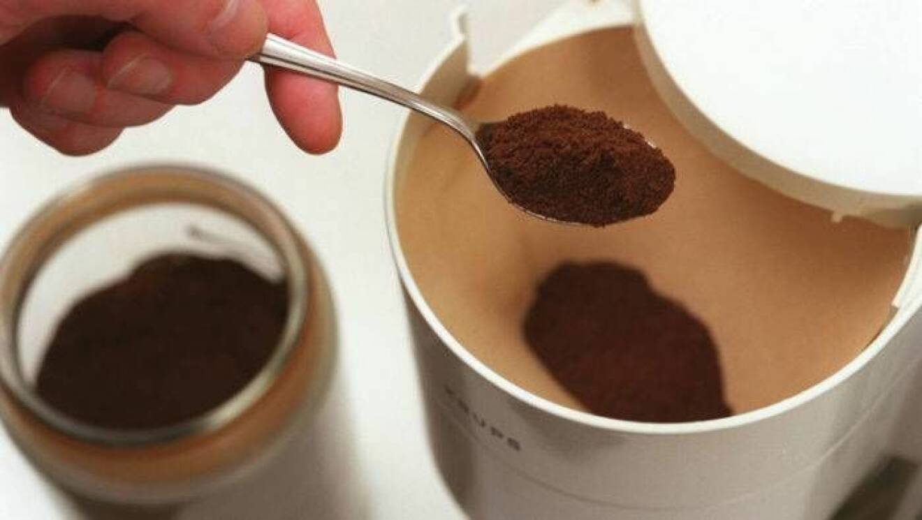 Slut på kaffefilter? Ingen panik – det finns flera sätt att få sig en kopp utan att behöva använda ett vanligt filter. Bild: IBL Bildbyrå
