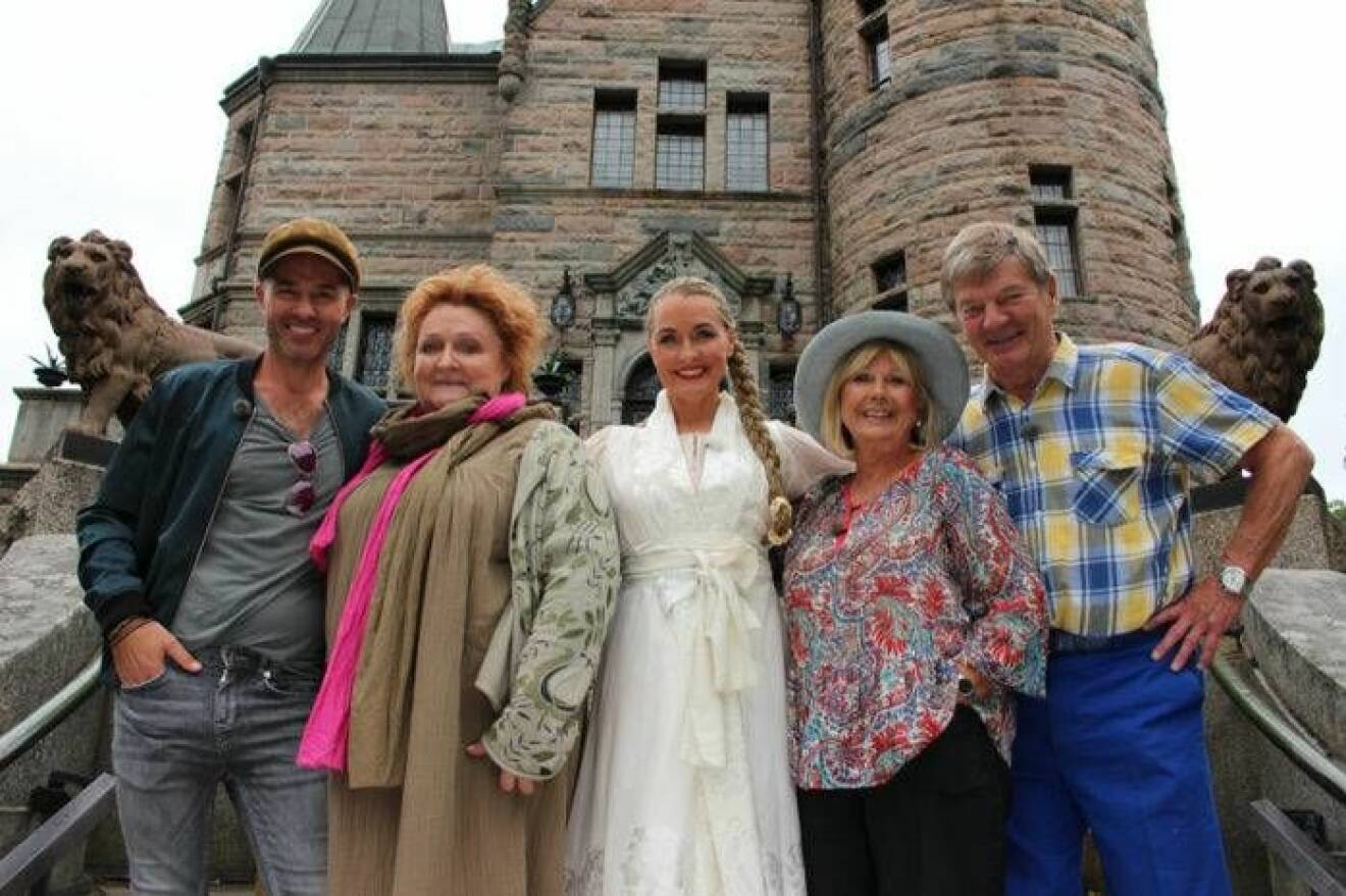 Peter Jöback, Marianne Mörck, Regina Lund, Ann-Louise Hanson och Bosse Parnevik i Stjärnorna på slottet.