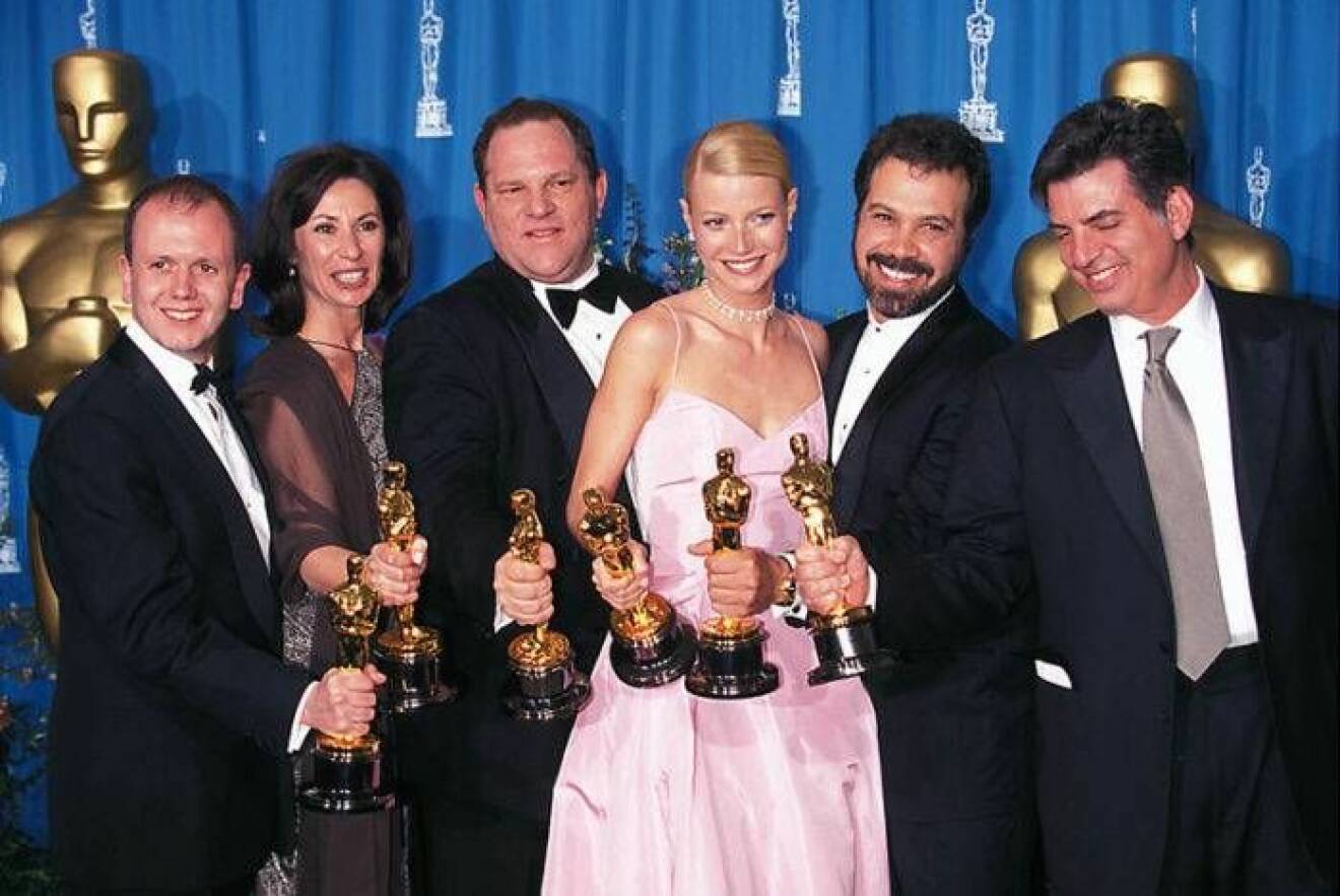 Efter avslöjandena har Harvey Weinstein, trea från vänster, sparkats från Oscars-kommittén.