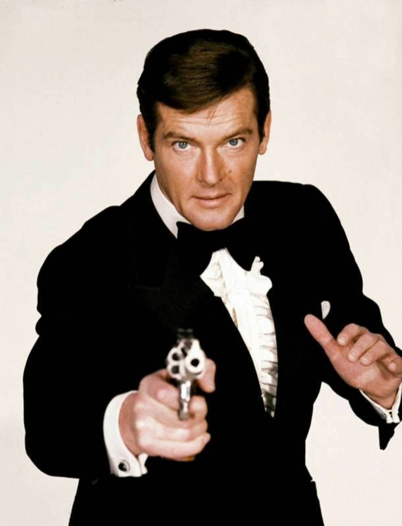 Roger Moore som James Bond. 