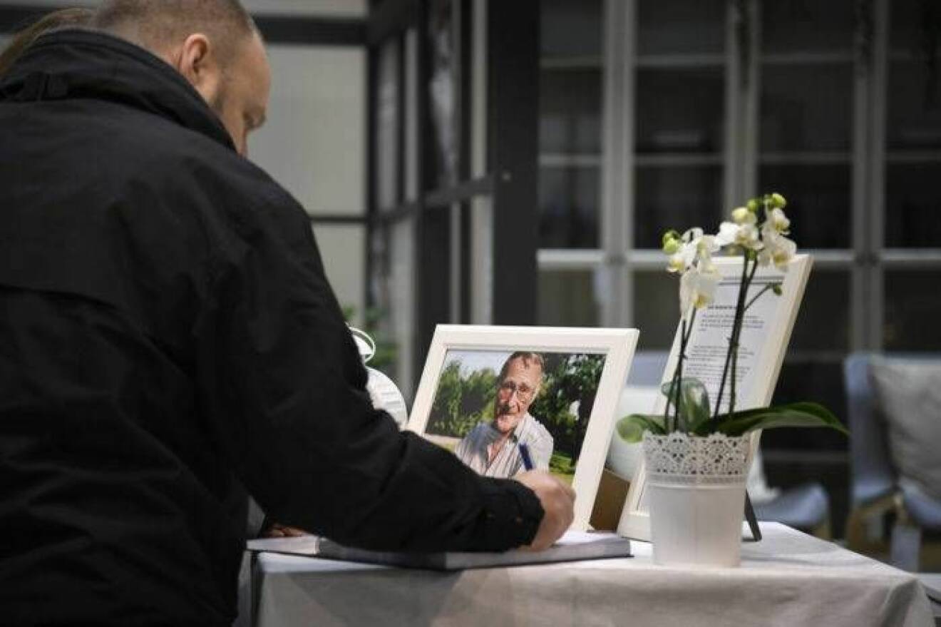Kunder på Ikea i Kungens kurva kunde skriva i en kondoleansbok efter Ingvar Kamprads bortgång.