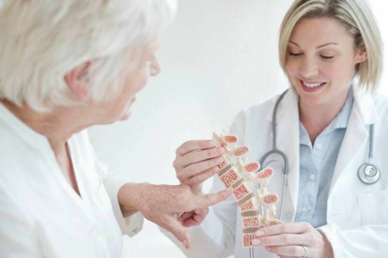 Osteoporos, eller benskörhet, innebär att skelettet försvagas och att man lättare får benbrott. 