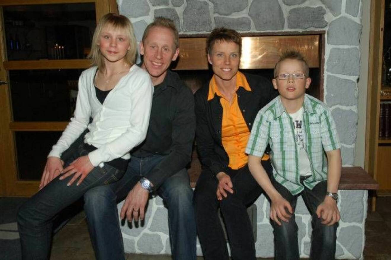 Gunde Svan och Marie Svan tillsammans med barnen Julia och Ferry i Idre 2007.