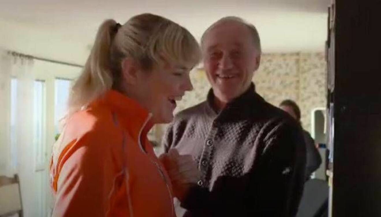 Anna Holmlund tillsammans med pappa Lars Holmlund i SVT-dokumentären "Anna Holmlund: Jag vill åka hem".