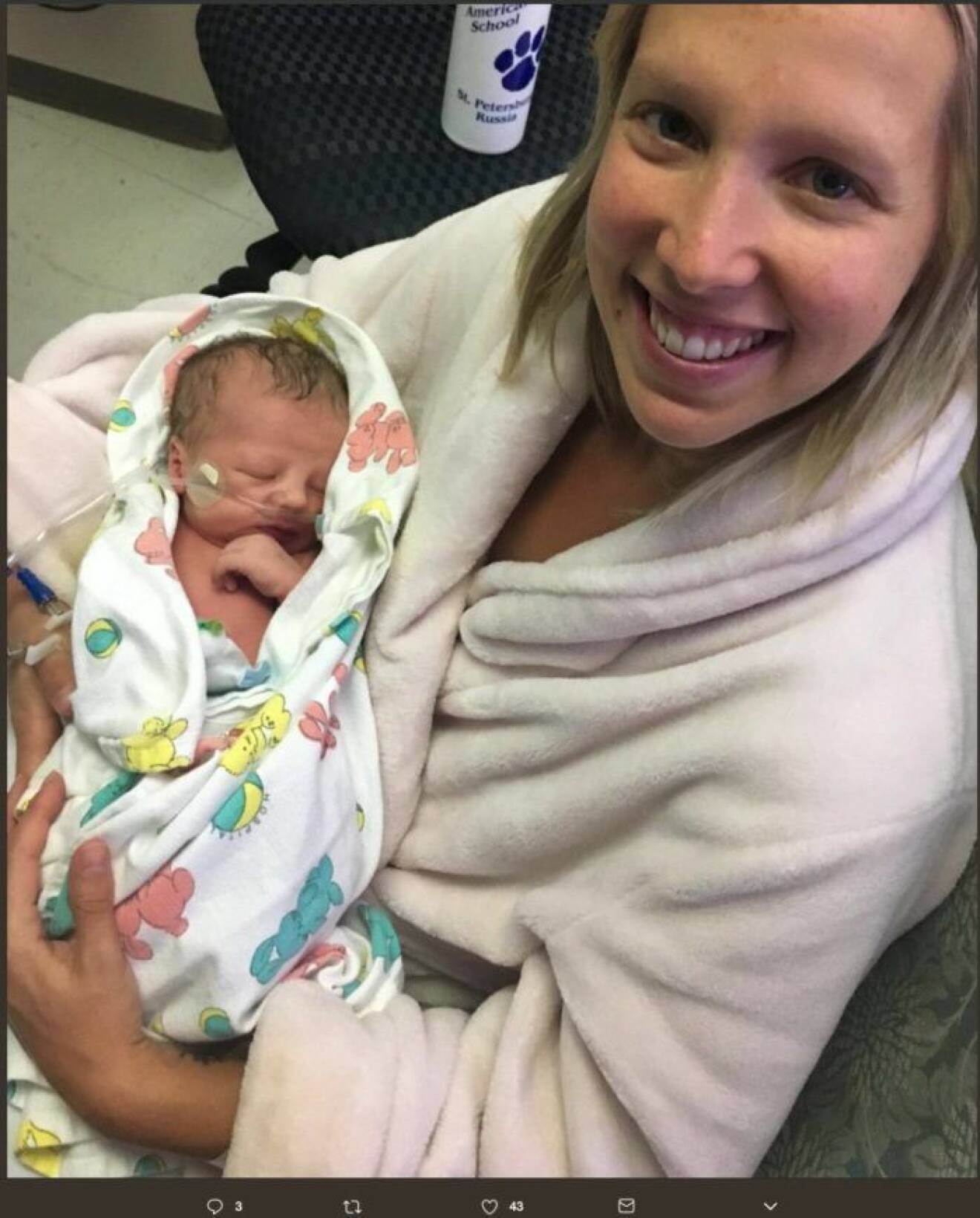 Victoria ”Tori” Allen med parets nyfödda barn.