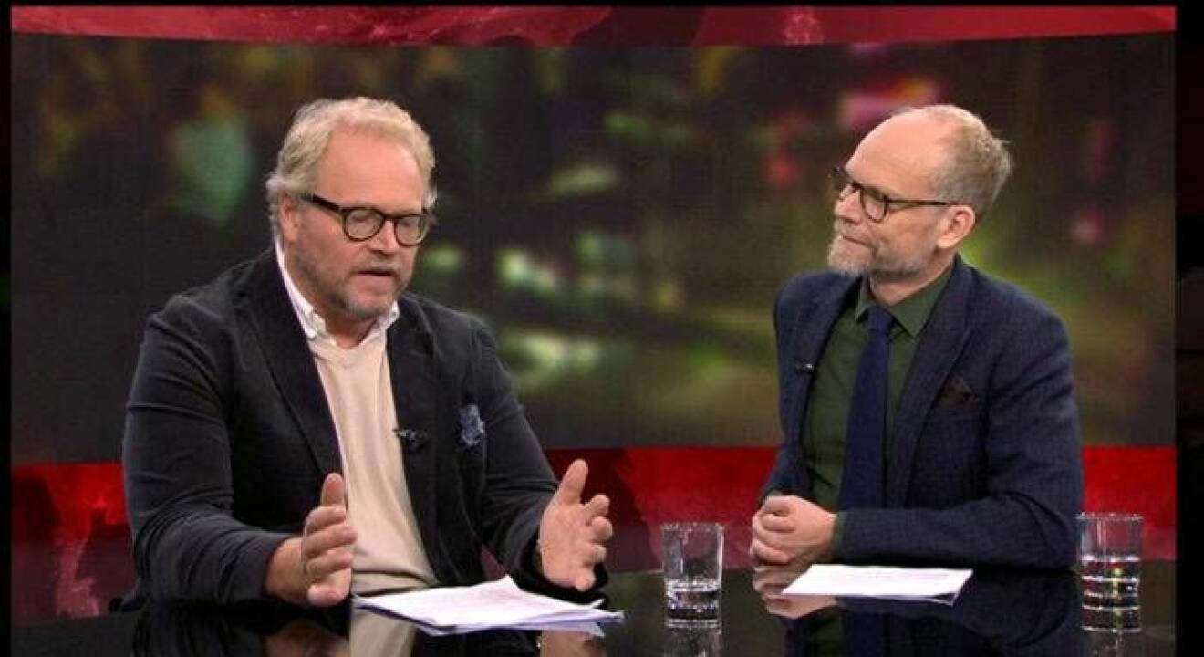 Domarduon Fredrik Lindström och Kristian Luuk presenterar de nya tävlande i ”På spåret”