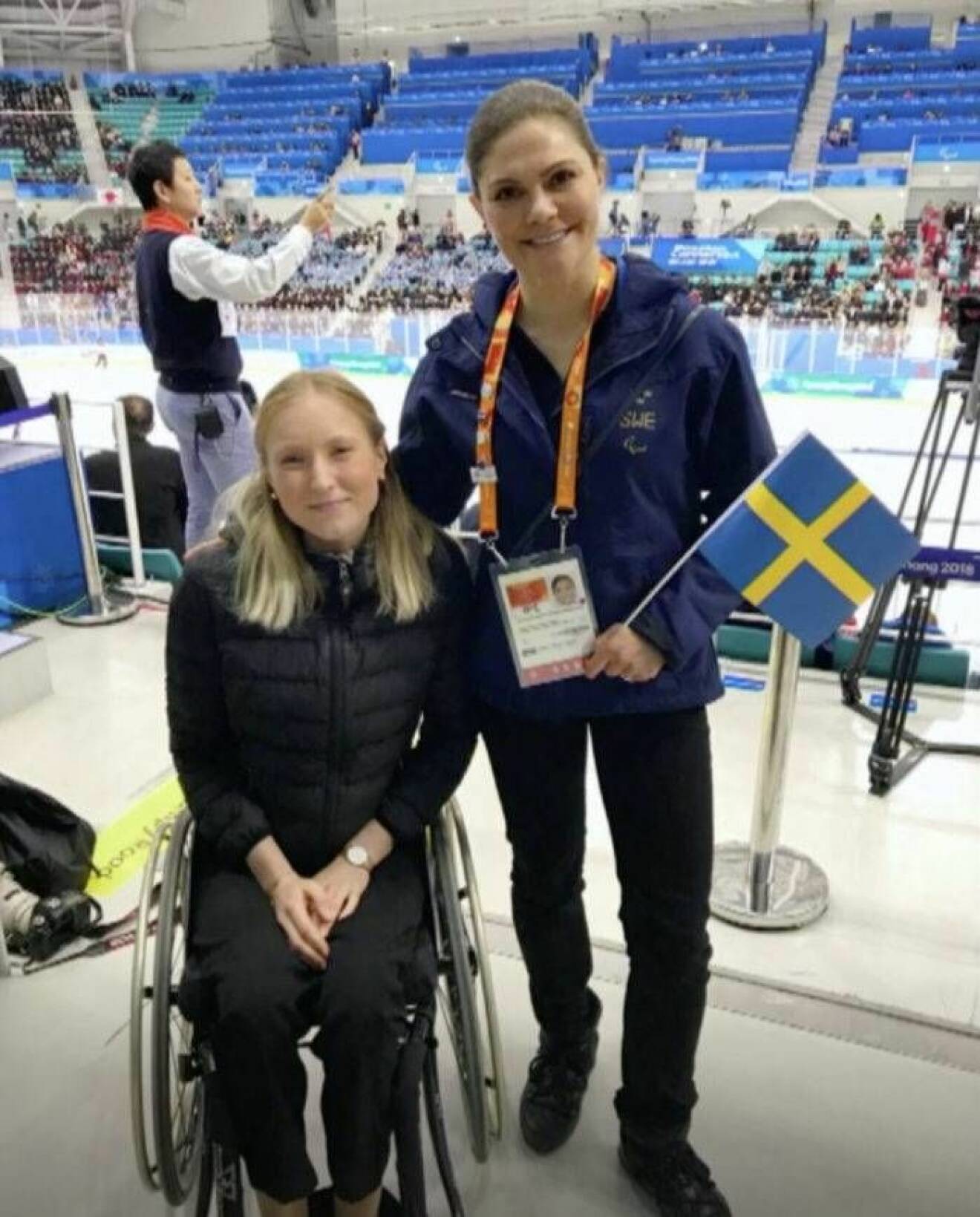 Prinsessan Victoria tillsammans med Ebba Einarsson på Paralympics i Pyeongchang