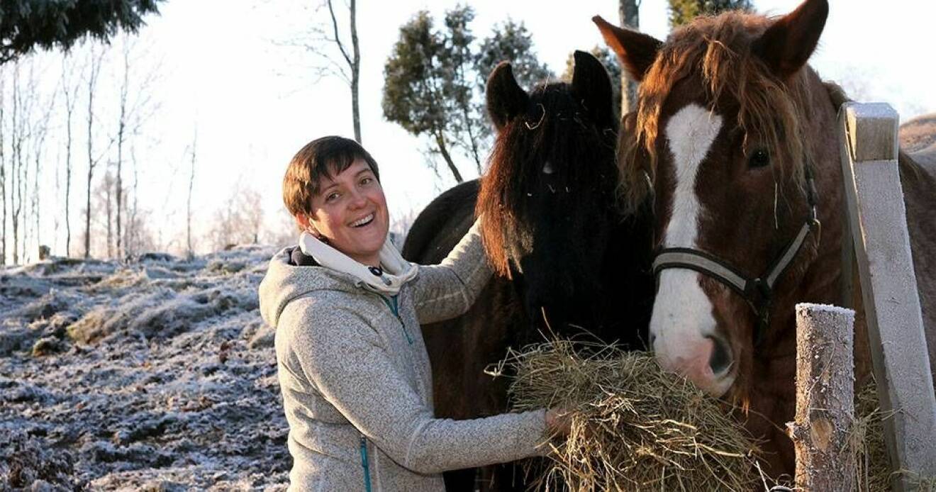 Sonia Katarincek Rochat med två hästar.