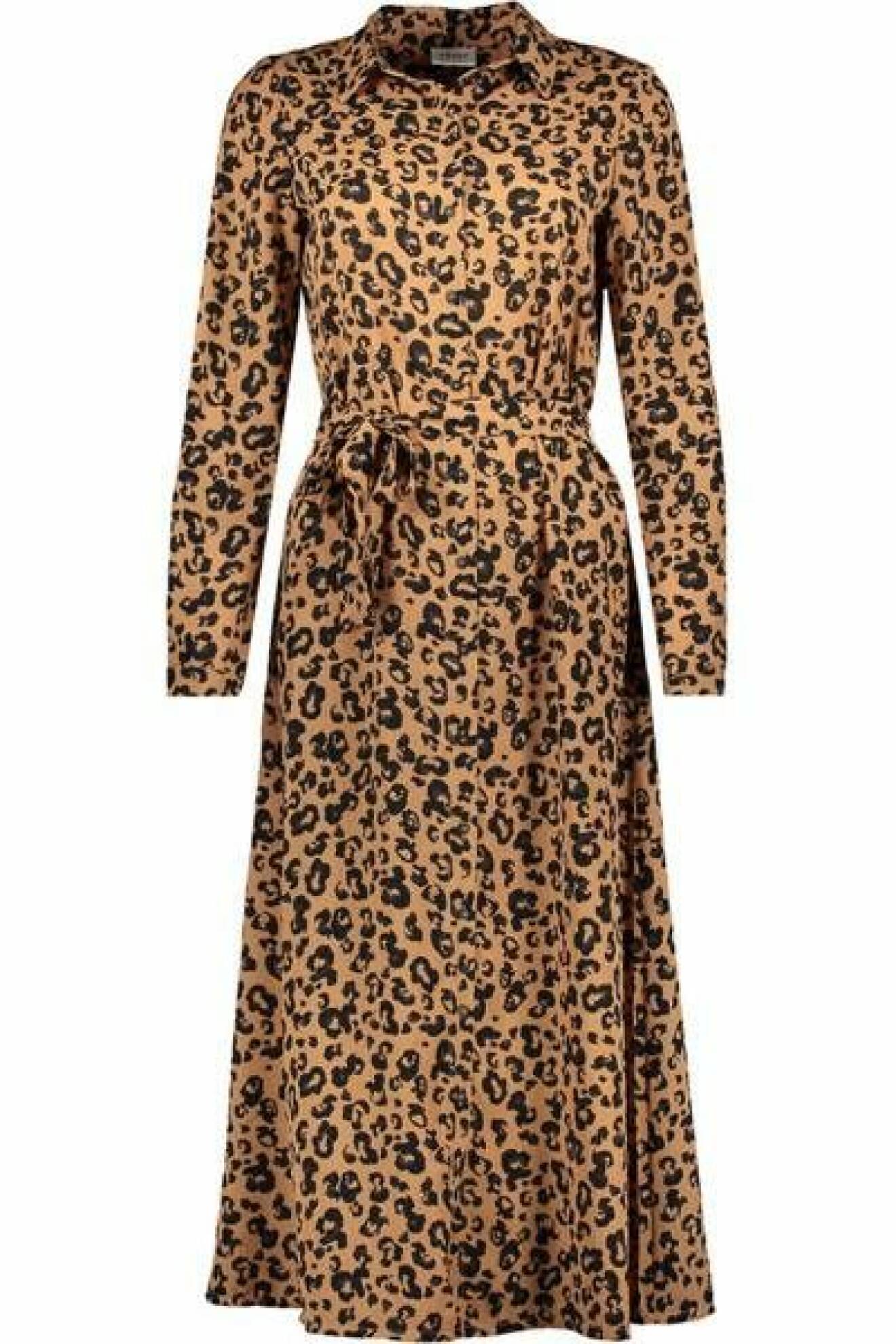 Långklänning i leopard