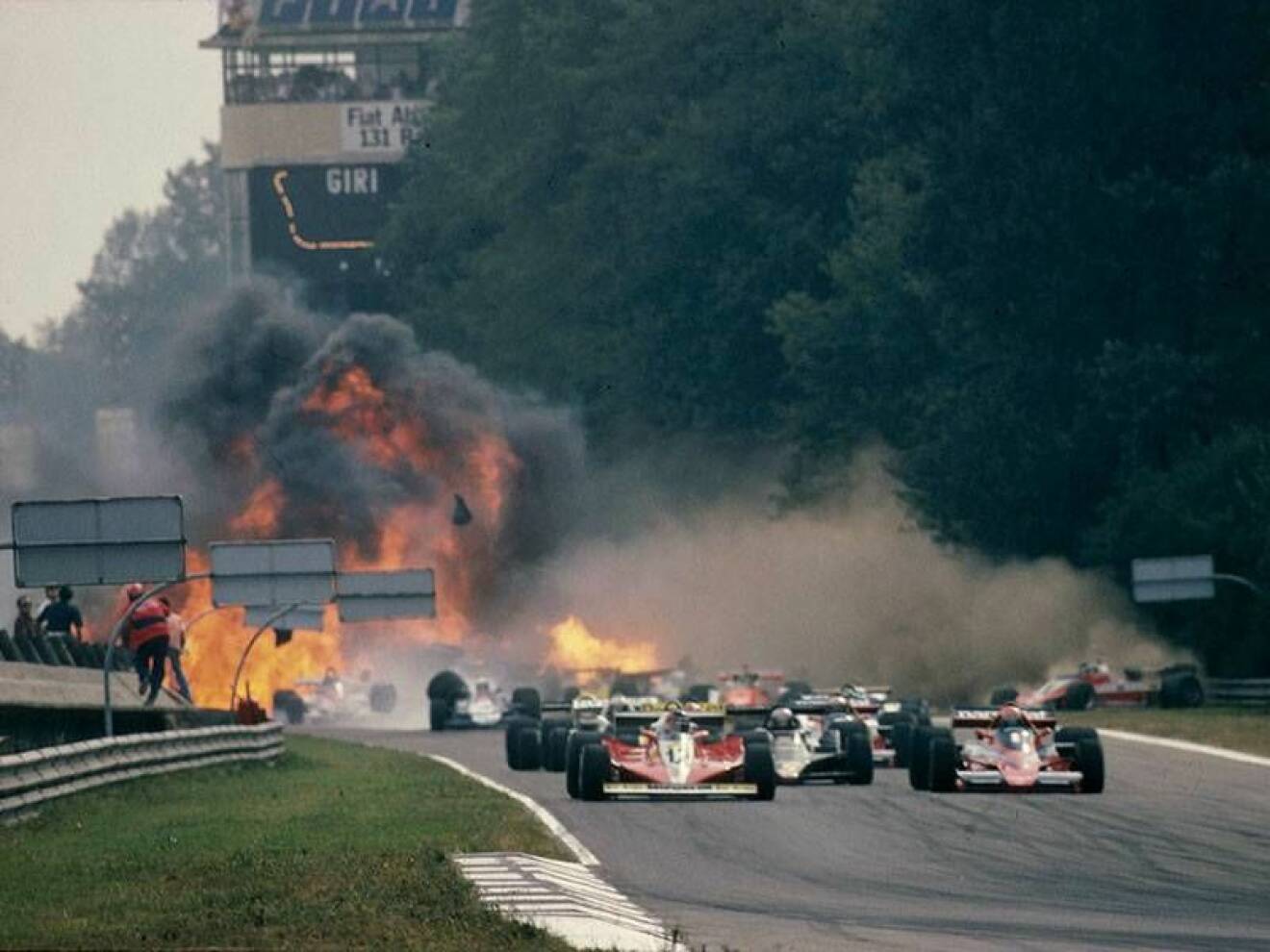 Den 10 september 1978 var Ronnie med i en krasch på Monzabanan i Italien.