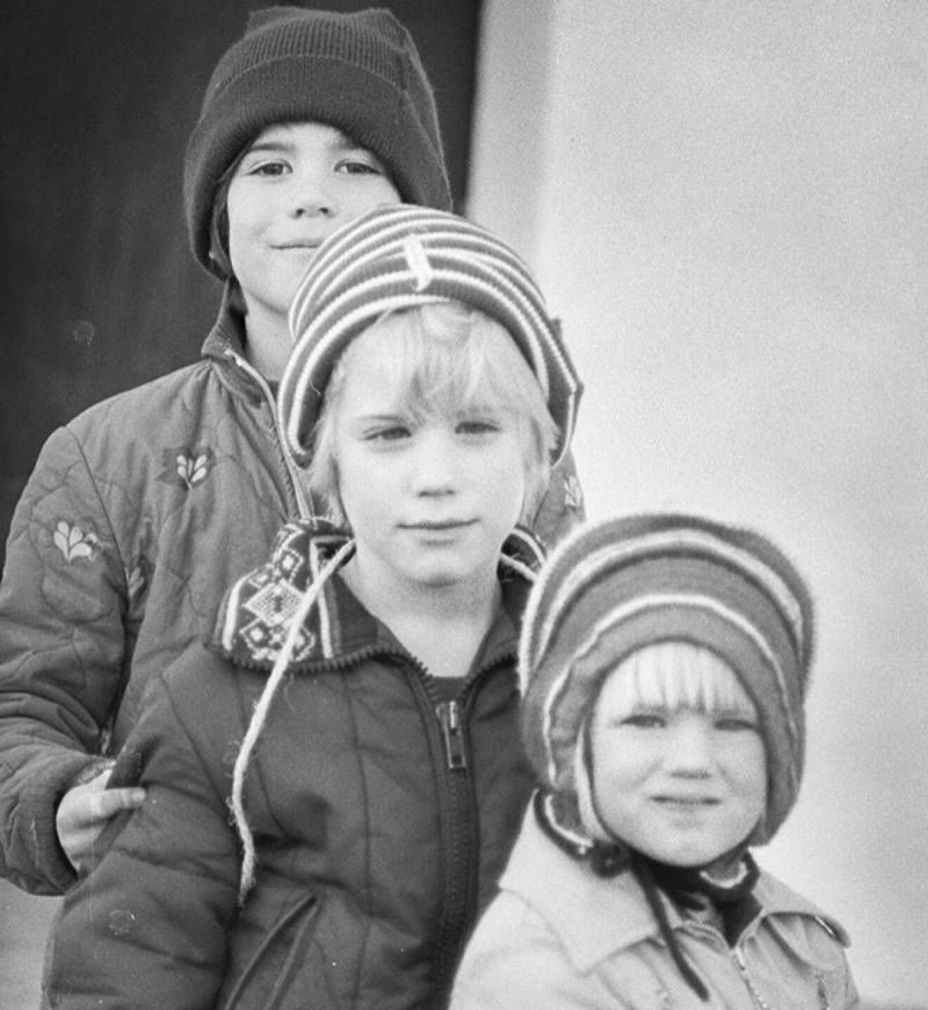 Martin Stenmarck som barn med sina två helsyskon, lillebror David och lillasyster Emelie.