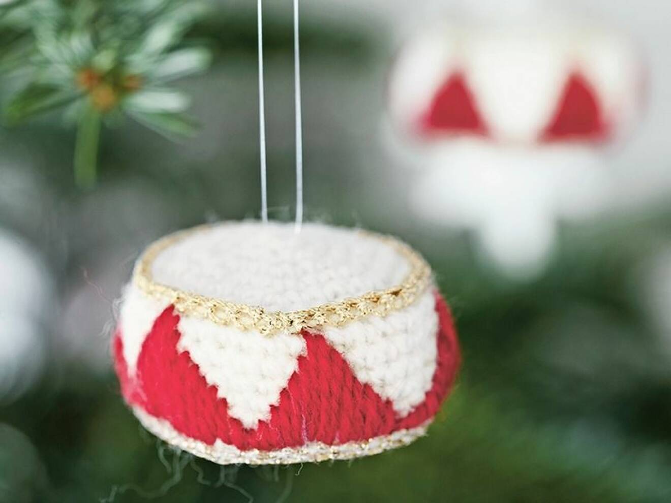 Julpynt – sticka och virka en fin julgransdekoration.