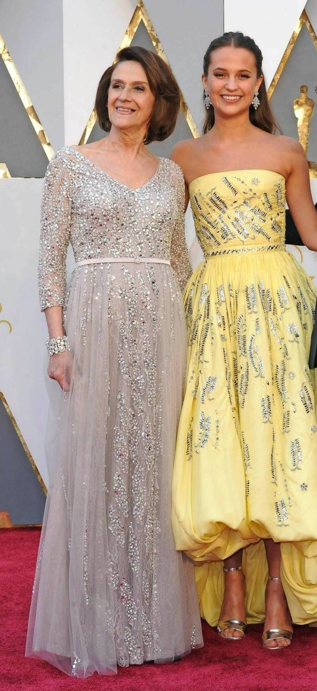Maria Fahl Vikander tillsammans med dottern Alicia Vikander på Oscarsgalan 2016