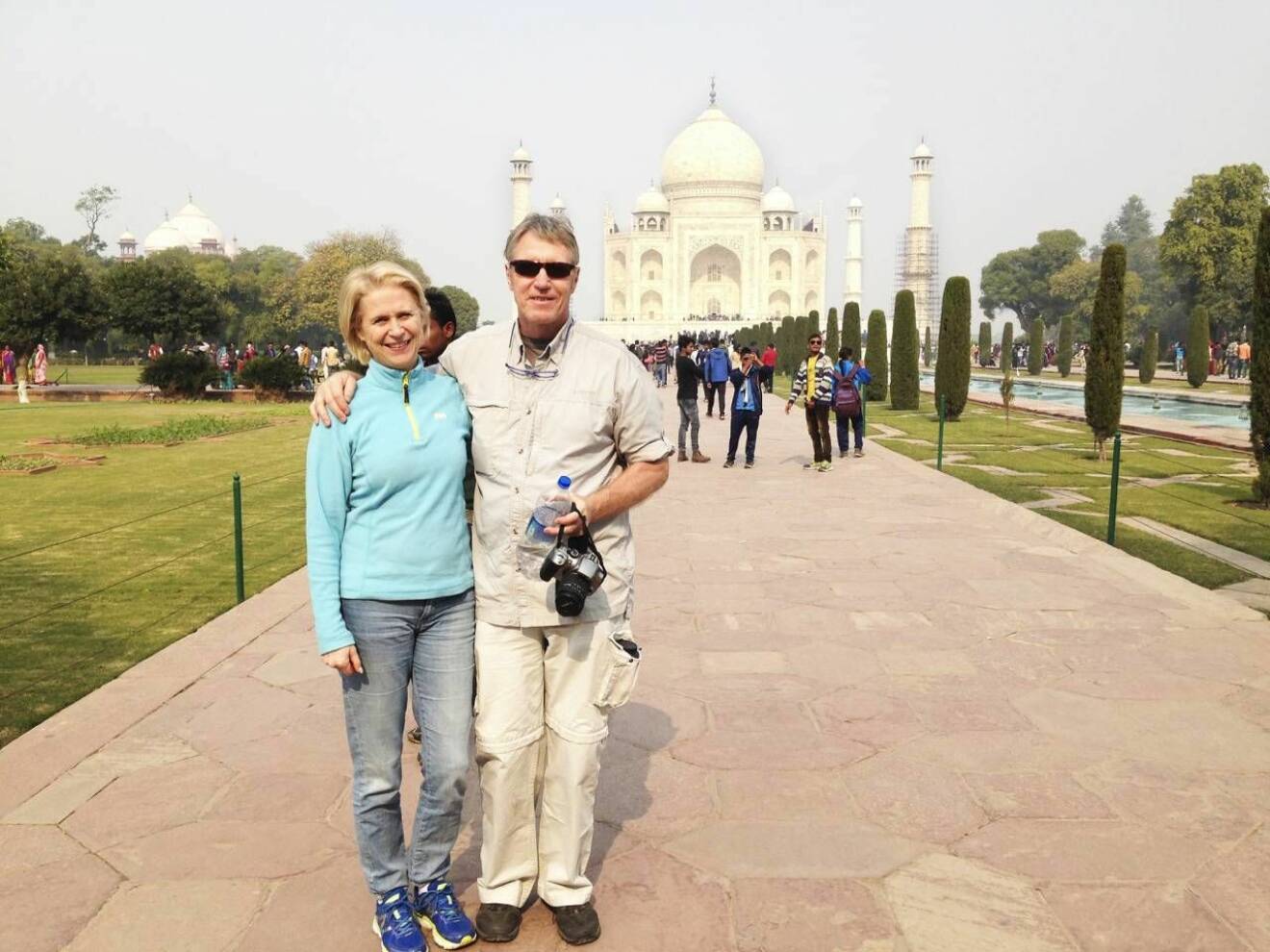 Marita och Thomas framför Taj Mahal