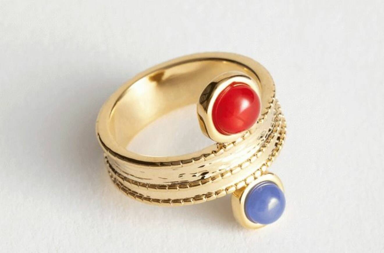 Guldfärgad ring med stenar från & Other Stories