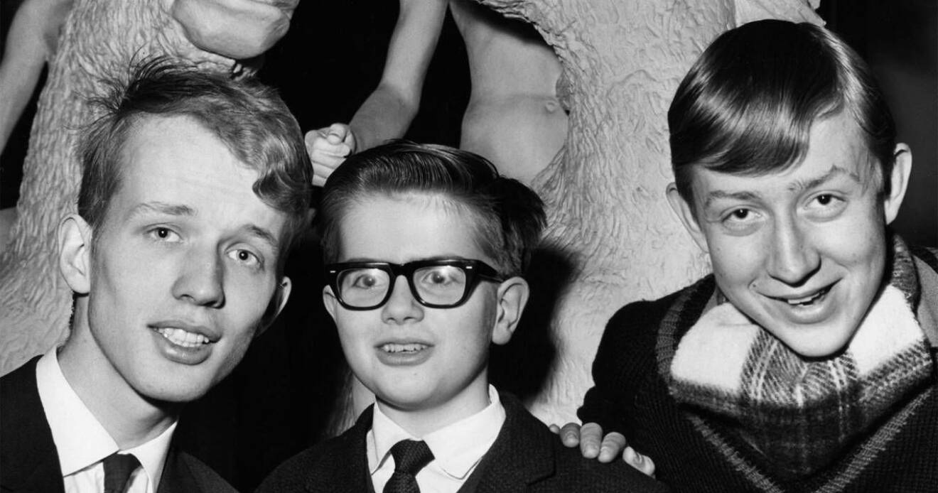 Leif GW Persson, till höger, 17 år gammal, tillsammans med 14-åriga Bengt Brodin och Lennart Julin. Pojkarna bildade Norra Reals lag i radions skolturnering Vi som vet mest