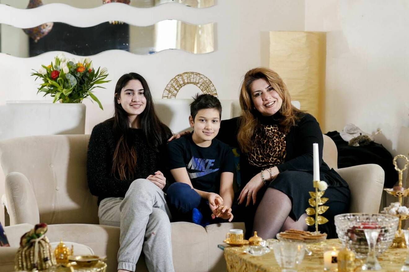 Farah med sina barn Maryam och Yosef