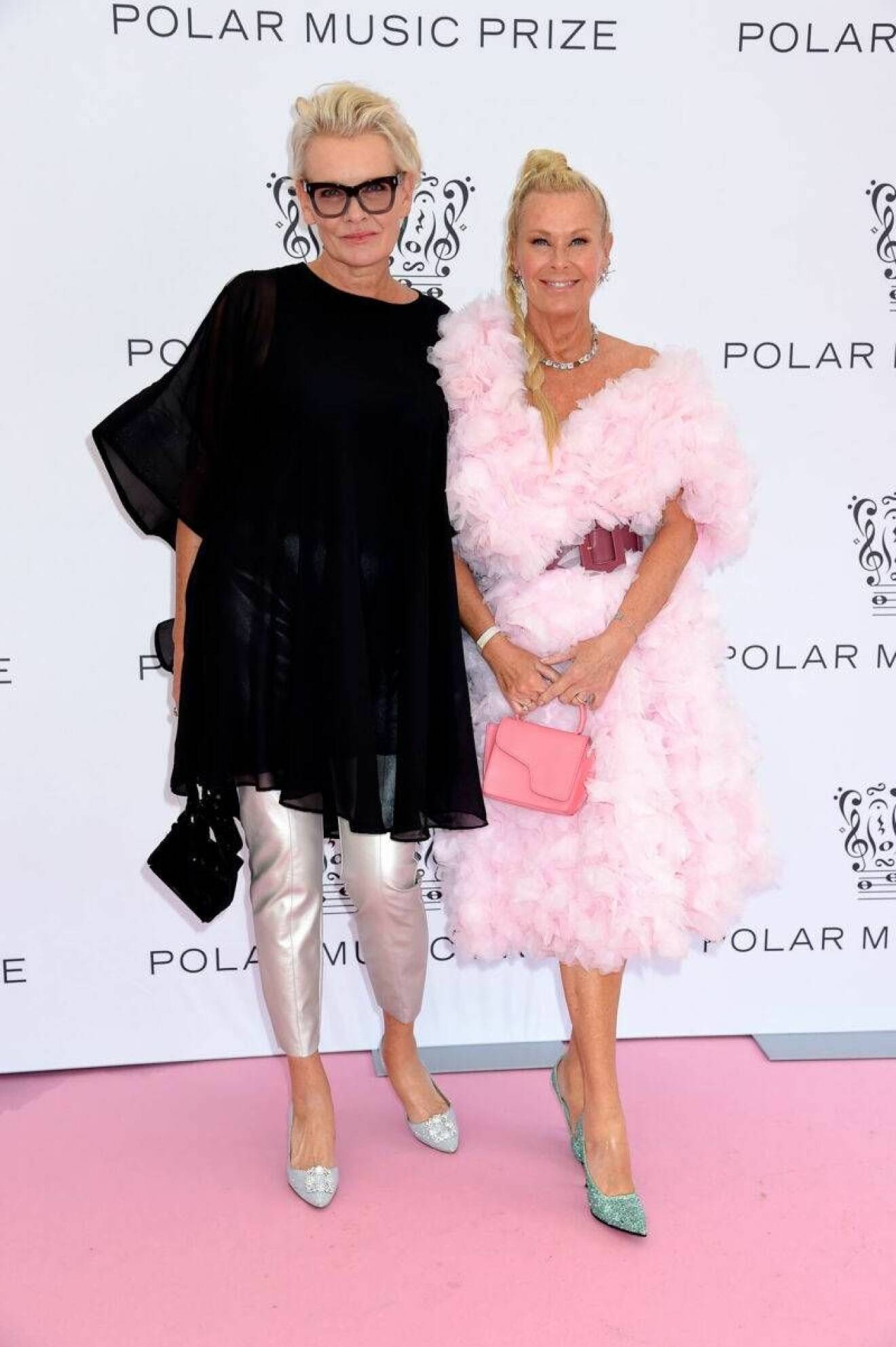 Eva Dahlgren och Efva Attling på rosa mattan på Polarpriset 2019