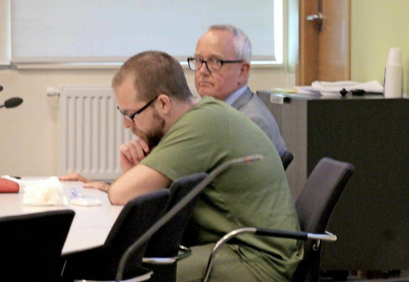 Jonas Runnemark tillsammans med sin advokat Per Schånberg under hovrättsförhandlingarna i Malmö i augusti 2019.