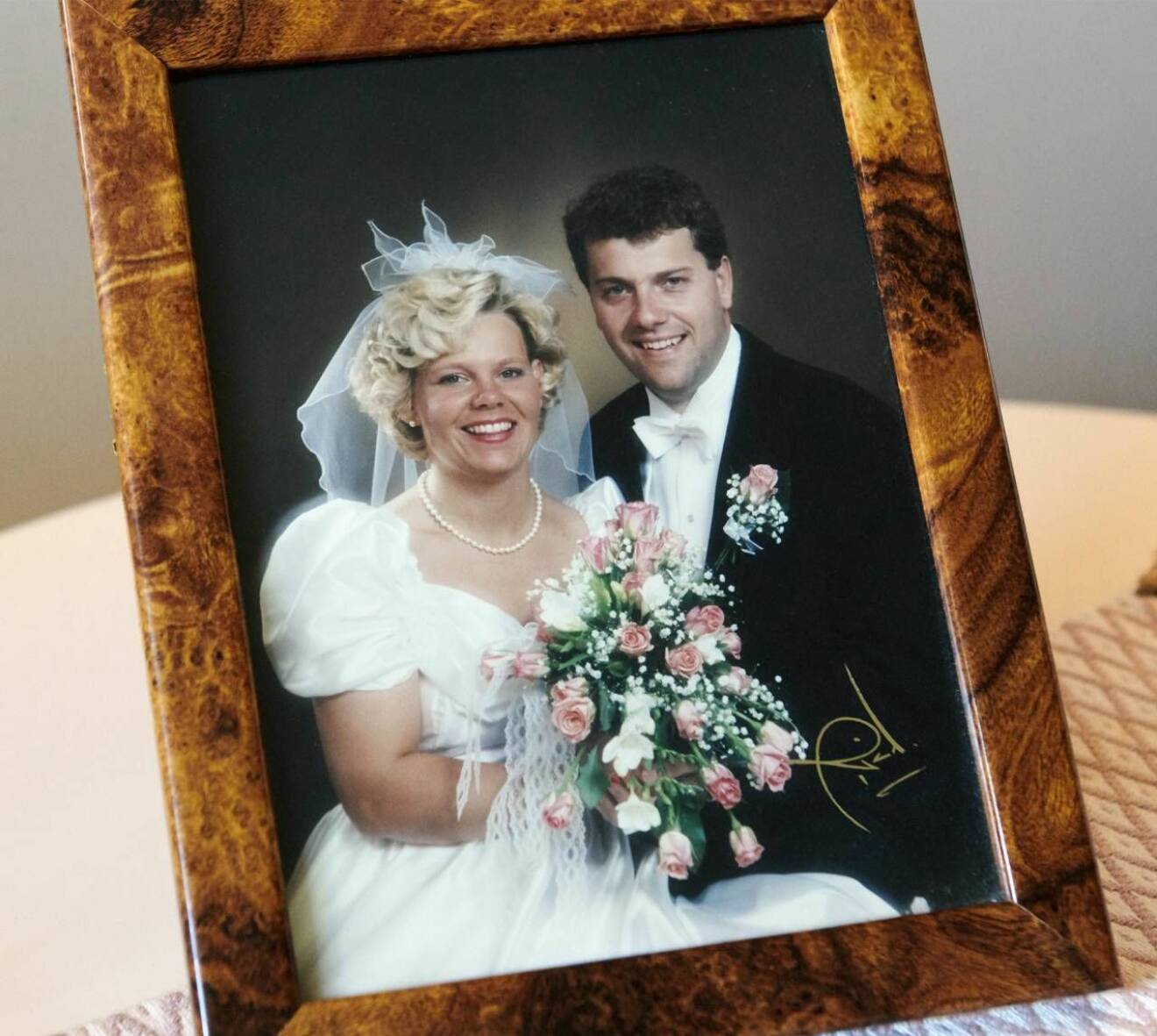 Thomas och Mia gifte sig 1993. Här är deras bröllopsfoto. 