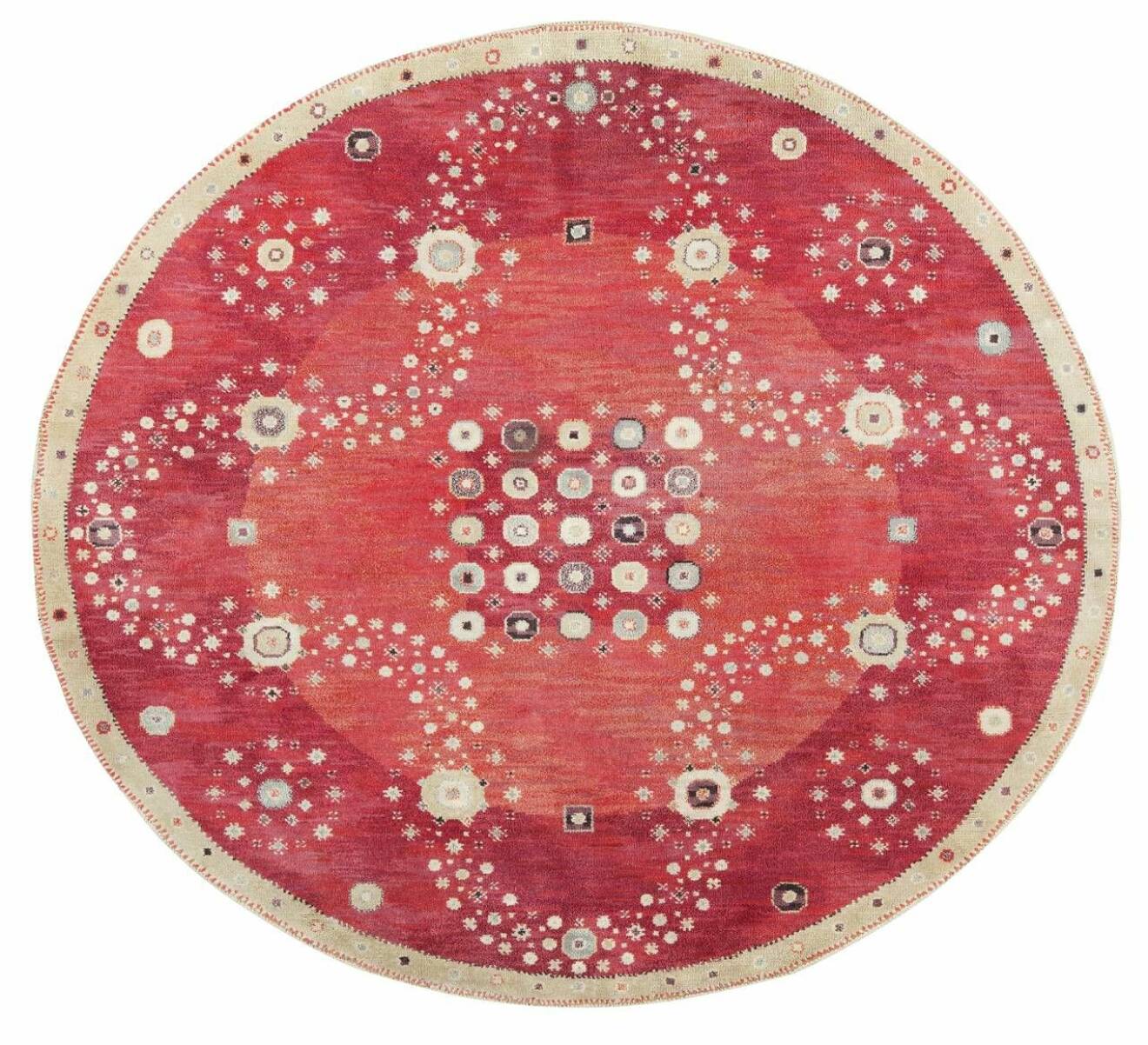 Den ovala flossan Röda rabatten med måtten 246x271 cm komponerades 1944.