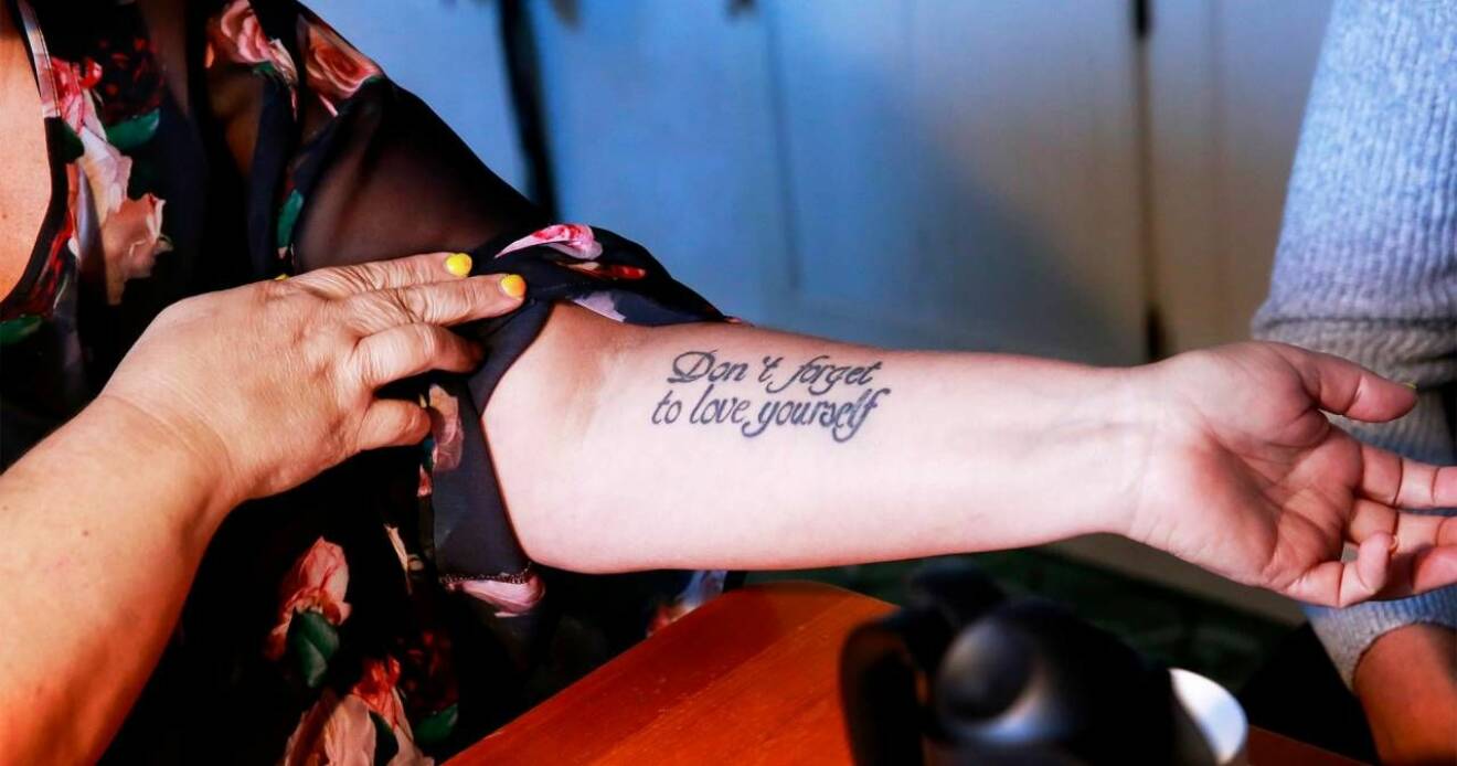 Tatueringen på Lenas arm lyder Don