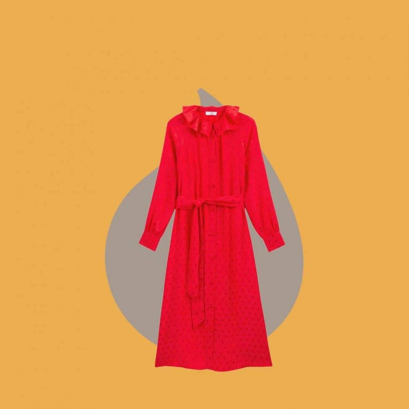 Röd klänning med krage och knytband i midjan