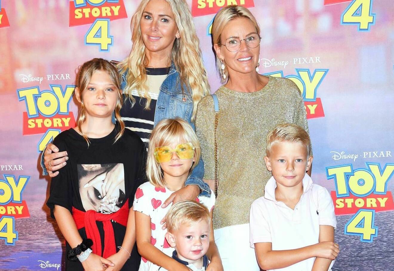 Systrarna Hannah Graaf och Magdalena Graaf med barnen Vida, Liv, Tristan och Louie på premiären av Toy Story 4. 
