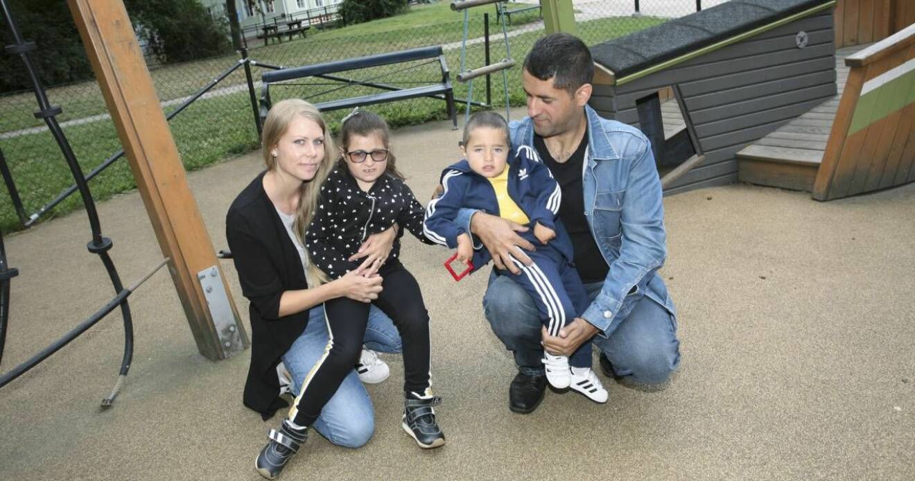 Tina och Sami Sandberg med sina två barn, Jasmin och Josef, och båda har Cohens syndrom.