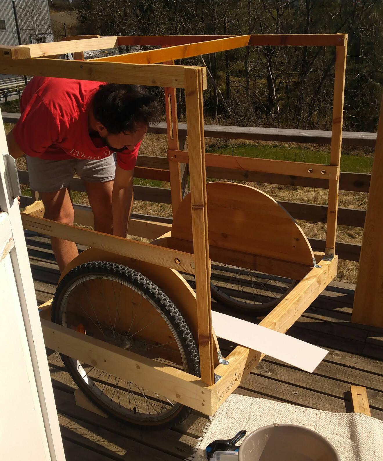 Mario Andrade bygger cykelhusvagn.