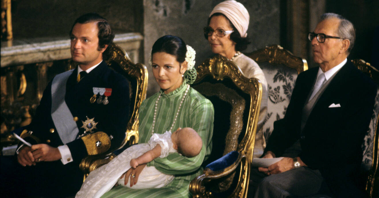 Kung Carl XVI Gustaf och drottning Silvia på kronprinsessan Victorias dop.
