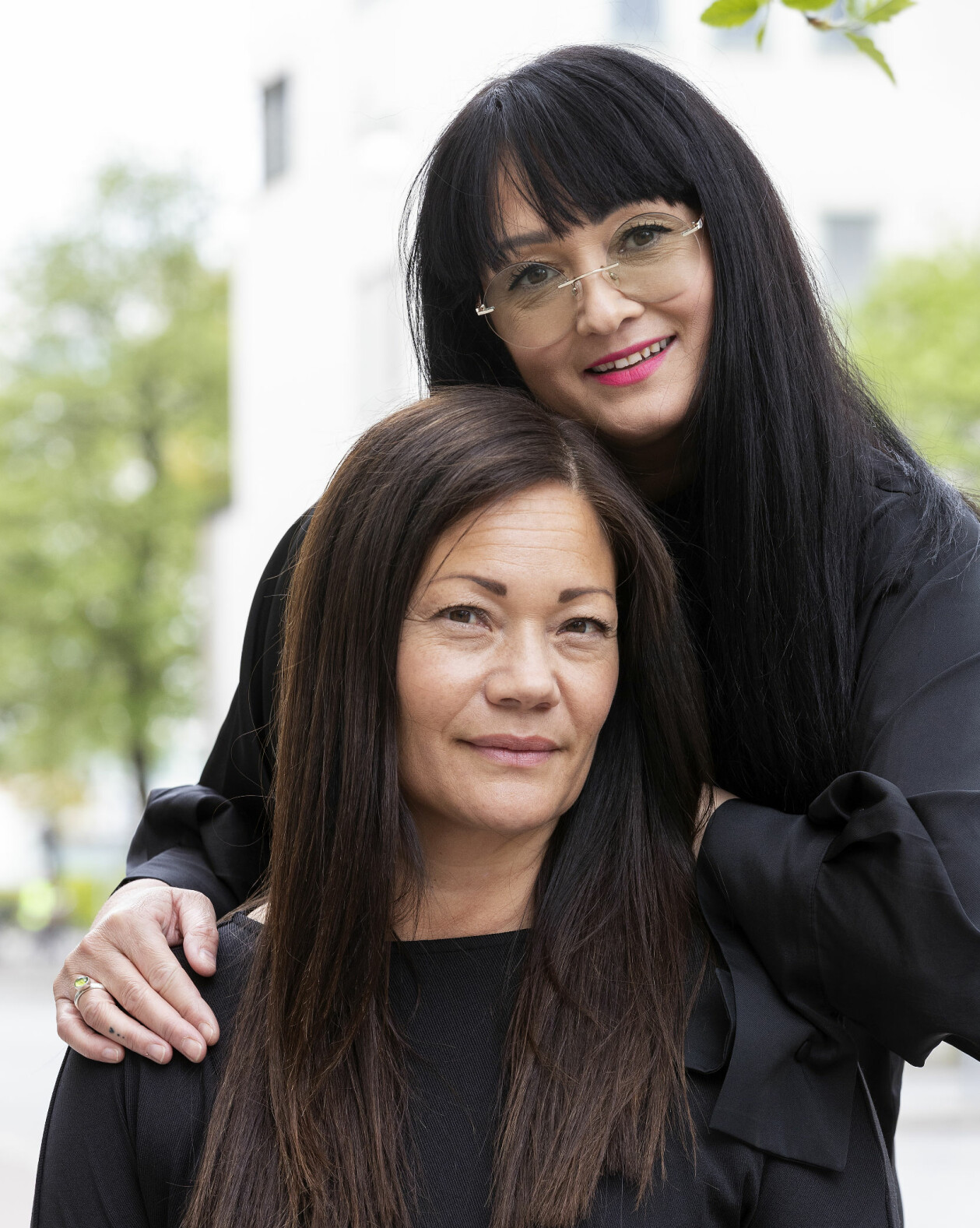 Lotta och Pernilla står i dag varandra närmare än någonsin. Foto: Alexander von Sydow Systrarna Lotta Foo och Pernilla Foo i Örebro.