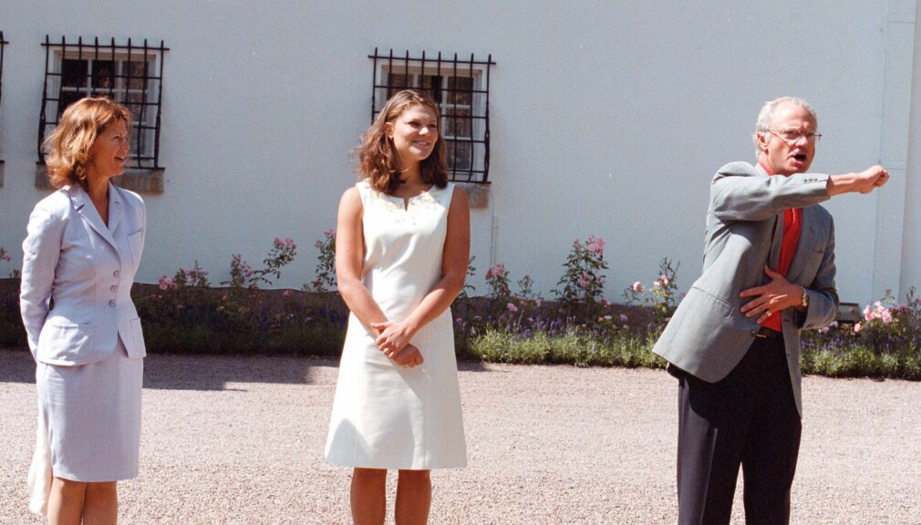 Foto: Toni Sica/Scanpix/TT Drottning Silvia, kronprinsessan Victoria och kung Carl XVI Gustaf på Solliden år 2000