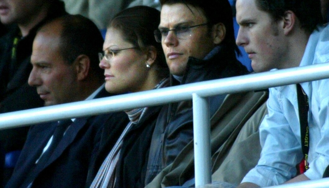 Foto: Jack Mikrut/Scanpix/TT Kronprinsessan Victoria och Daniel på fotboll, 2003