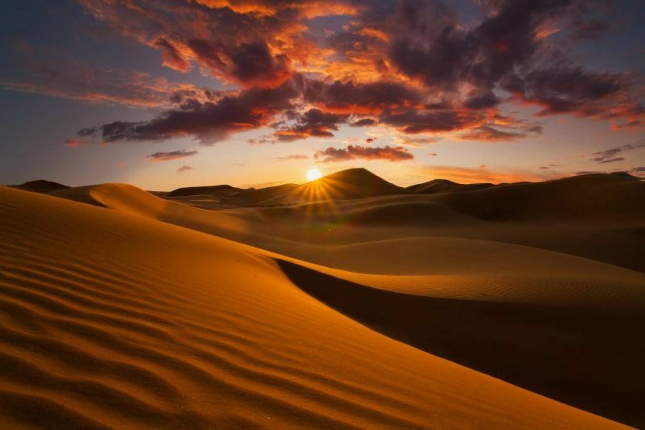Saharaöknen ligger också på topplistan – här en öken med solnedgång.